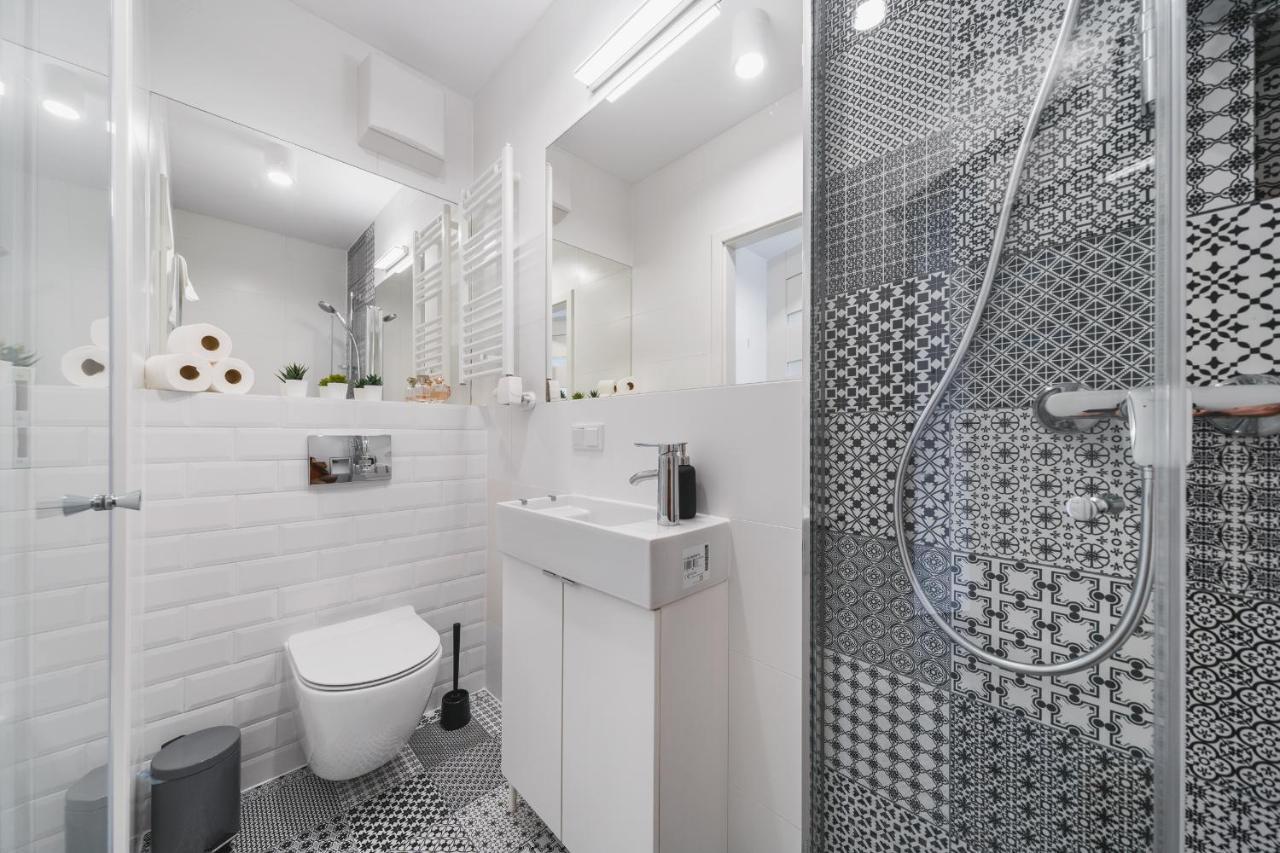 Sarah Apartments Old Town Краков Экстерьер фото